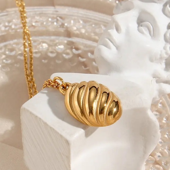 ⚜️[𝟯/$𝟮𝟴]⚜️NEW Textured Charm Stainless Steel Necklace - Picture 4 of 16